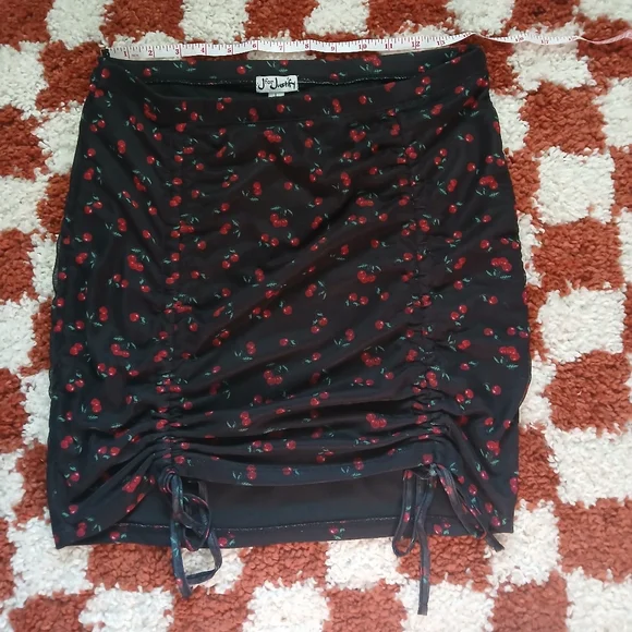 Y2k Cherry Print Ruched Mini Skirt - Picture 5 of 6